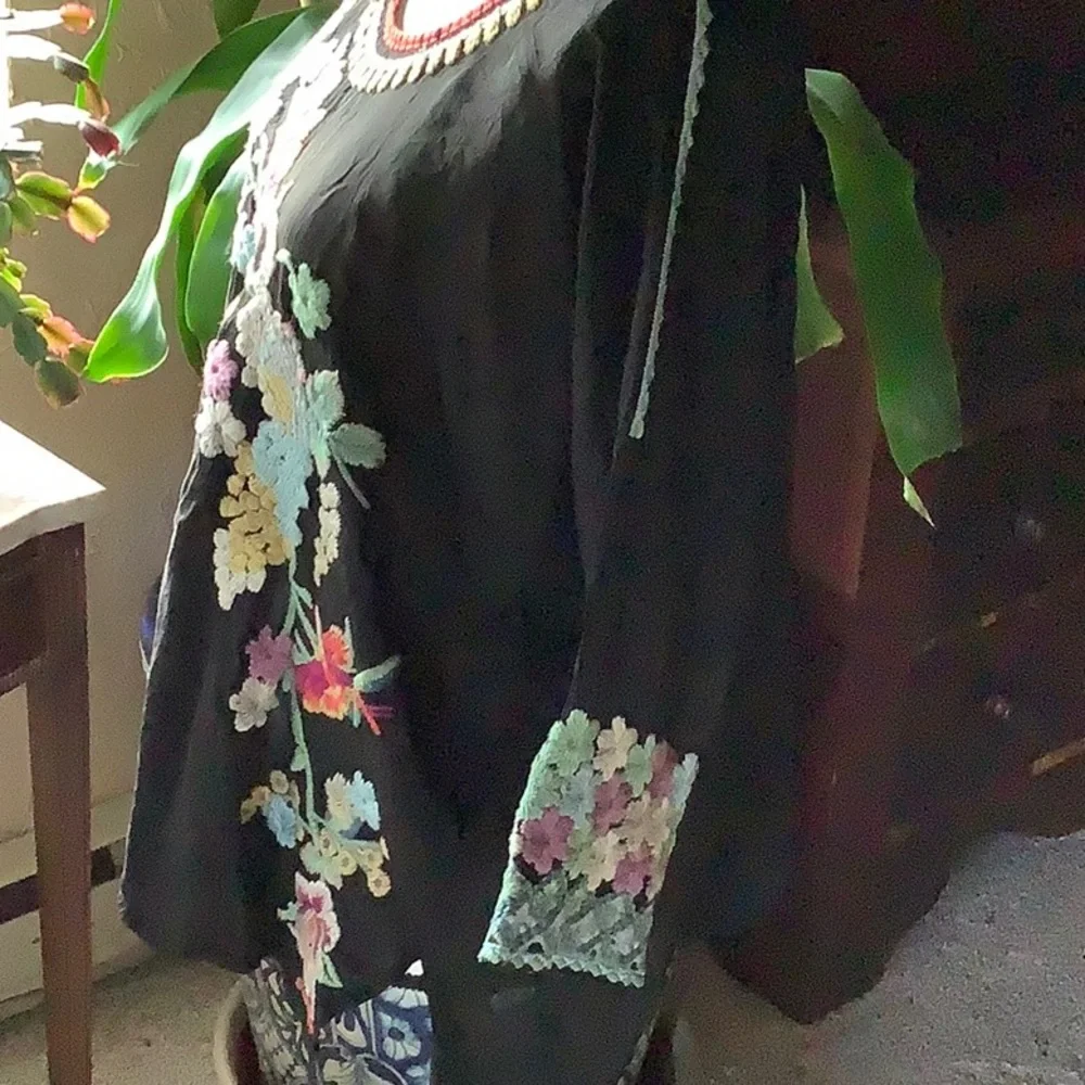 EUC Johnny Was Merielle Embroidered Top - Picture 4 of 7